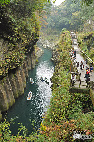 บรรยากาศระหว่างทางเดินที่ช่องเขาทาคาชิโฮะ Takachiho